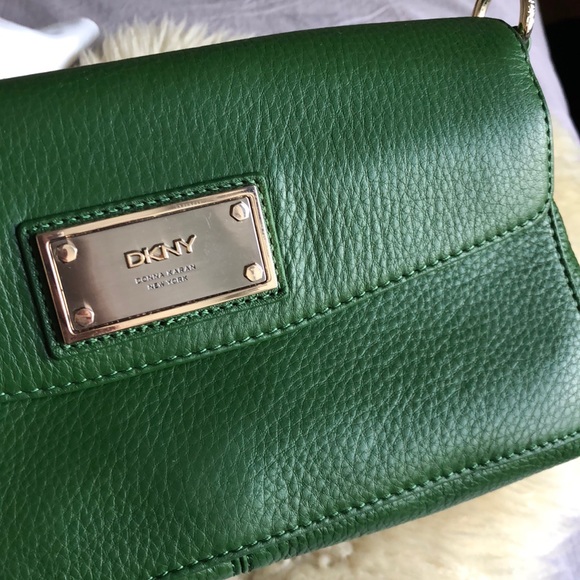 Green leather DKNY bag with gold hardware - Picture 4 of 8